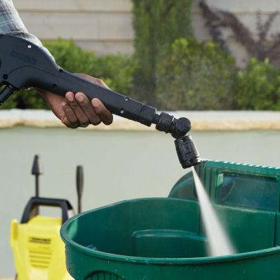Cleaning wheelie bin