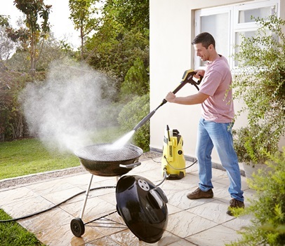 Cleaning a BBQ