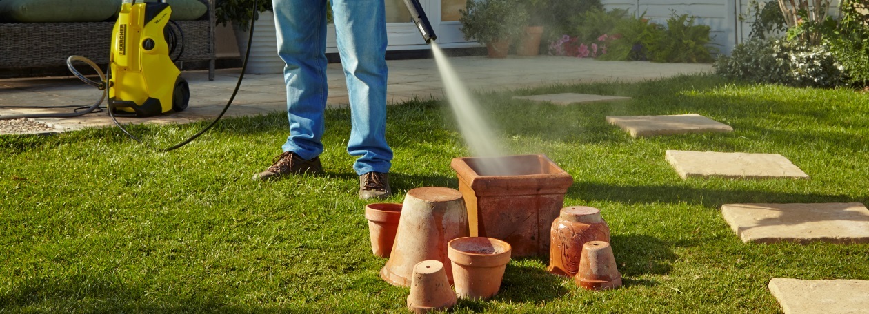 How to clean garden tools