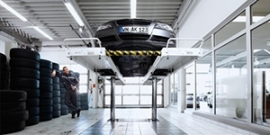 Car Dealership and Car Repair Centers Cleaning