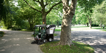 Kehrmaschine mit wenig Verbauch, wenig Emission und wenig Verschleiß mit innovativem Saugsystem