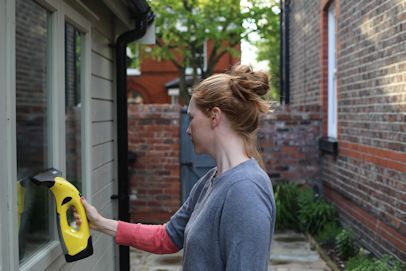 Blogger using karcher window vac on windows