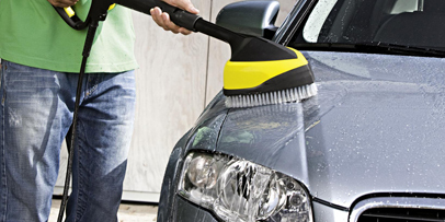 Čišćenje automobila pomoću Kärcher Power Brush
